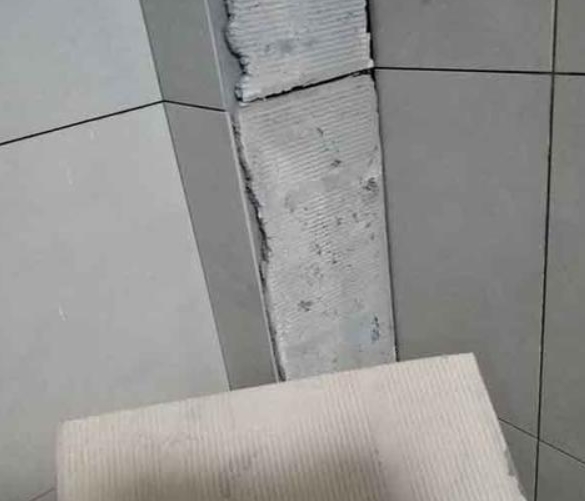 三门峡市瓷砖空鼓维修公司分享下厨房瓷砖脱落的补救措施。